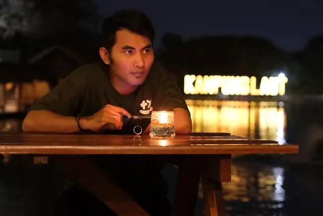 man, mobile phone, thinking, candle, table, scrolling, chatting, waiting, night, scrolling, scrolling, scrolling, scrolling, scrolling. A practical meme publishing checklist for small accounts