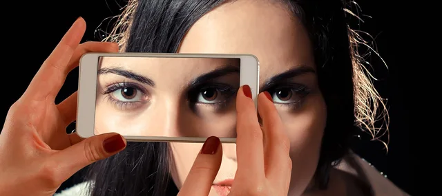 smartphone, face, woman, eyes, view, double, third eye, philosophy, hand, reality, virtual, illusion, imagination, self-deception, pretense, desired image, wishful imagination, fiction, mirage, unreality, wish, wrong hope, dream, wore, phone, mobile, camera, portrait, lifestyle, photography, technology, screen, taking photos, cell, samsung, picture, digital, girl, photographer, media, advertisement, smartphone, eyes, double, double, third eye, reality, reality, reality, reality, reality, virtual, virtual, illusion, illusion, imagination, imagination, imagination, phone, mobile, camera, camera, cell, samsung, samsung, samsung, media. What goes wrong with parasocial relationships