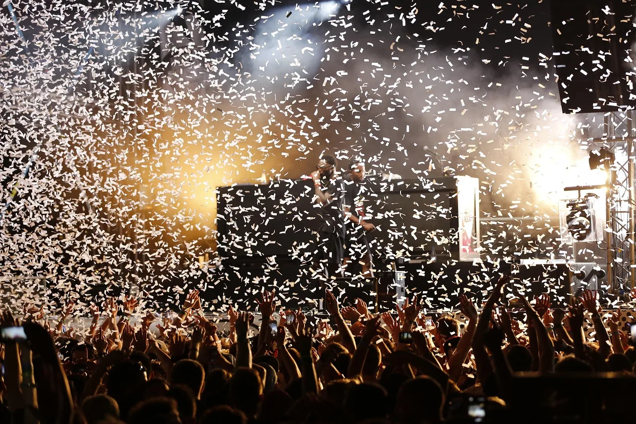 crowd, people, viewer, rebellion, calls, concert, celebration, music, outdoors, party, ibiza, conffeti, rebellion, concert, concert, ibiza, ibiza, ibiza, ibiza, ibiza. Parasocial, social, fan, and paid connections compared