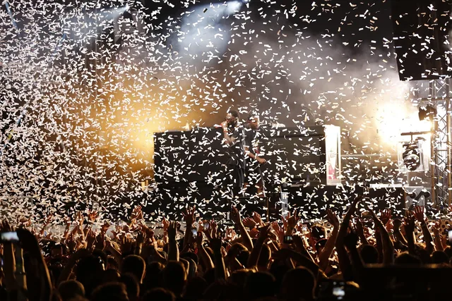 crowd, people, viewer, rebellion, calls, concert, celebration, music, outdoors, party, ibiza, conffeti, rebellion, concert, concert, ibiza, ibiza, ibiza, ibiza, ibiza. Parasocial, social, fan, and paid connections compared