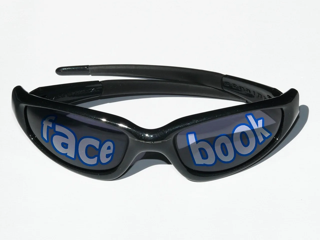 facebook, social media, privacy policy, privacy, public, see, sunglasses, glasses. Private vs Public Social Profile Safety: The Tradeoffs