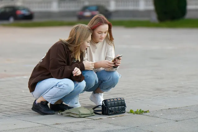 girls, squatting, watching, smartphone, urban, squatting, squatting, squatting, squatting, squatting. Social media feeds: a practical guide to reading them well