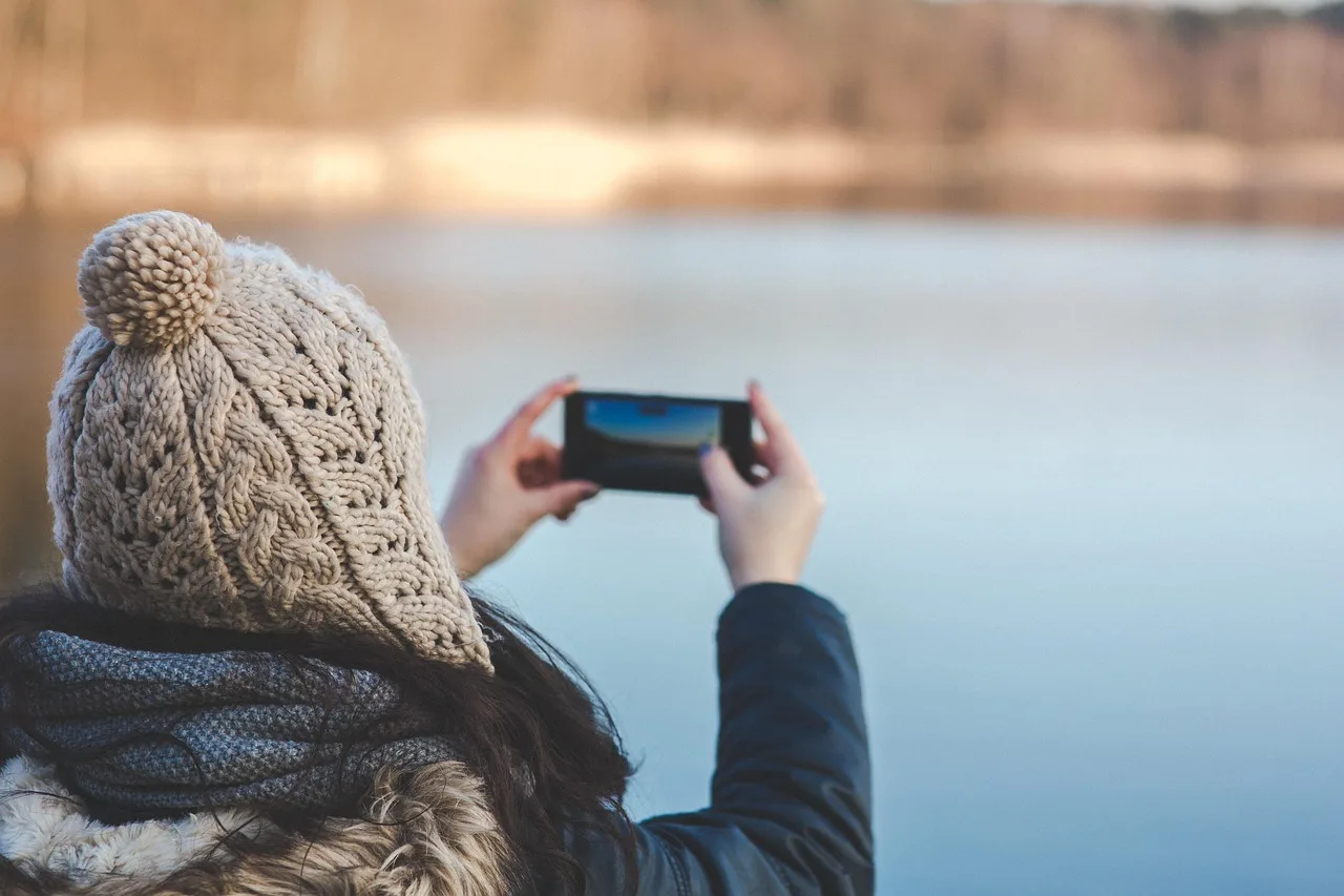 phone, smart phone, smartphone, cell, mobile, camera, technology, taking, hands, woman, girl, screen, touchscreen, winter, autumn, hat, smart phone, smart phone, smart phone, smart phone, smart phone. Social media feeds problems: a general diagnostic guide